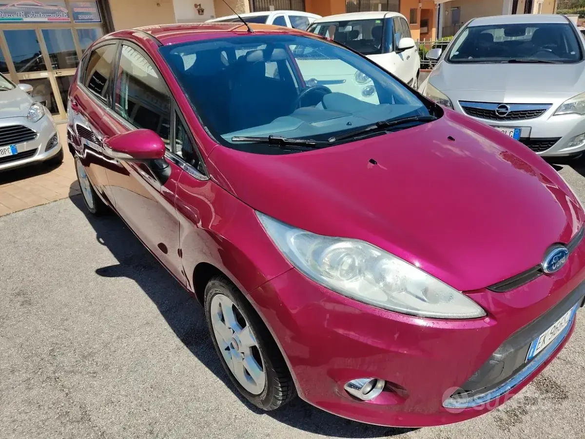 Usata Ford Fiesta Titanium 68 CV (50 kW) 2011 Viola Berlina