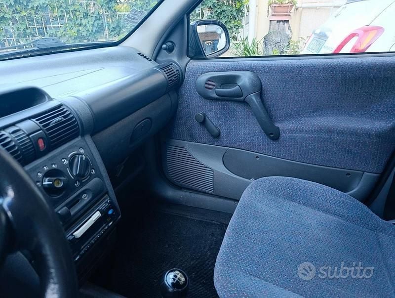 Usata Opel Corsa 45 CV (33 kW) 1996 Utilitaria