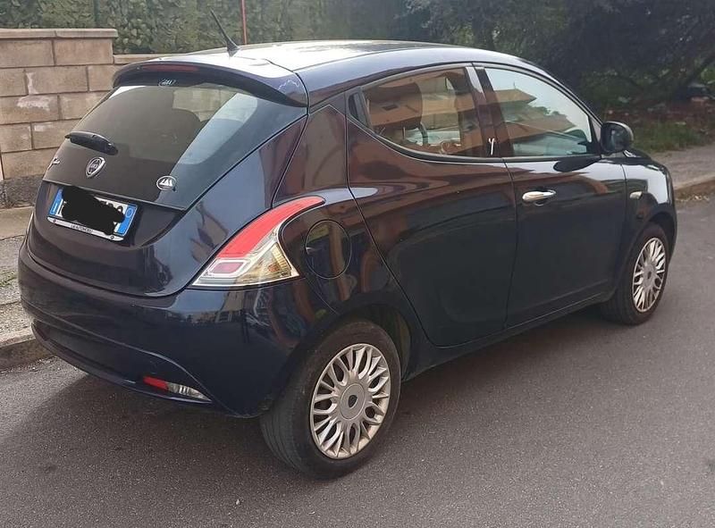 Usata Lancia Ypsilon Platinum 69 CV (50 kW) 2017 Blu Utilitaria