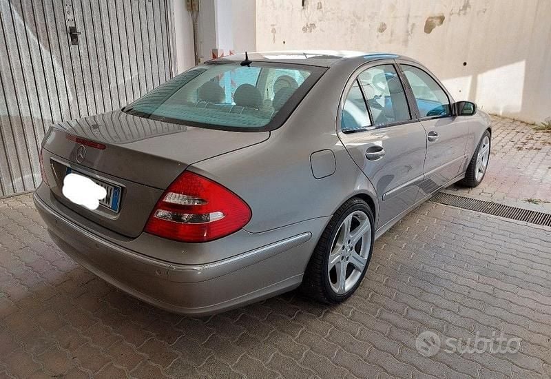 Grigio Usata 2005 Mercedes E280 Avantgarde Berlina | 8499 € (Molto cara) - Immagine 1/4