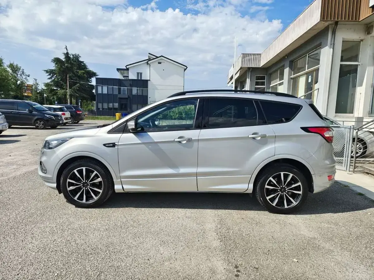Usata Ford Kuga ST-Line 120 CV (88 kW) 2018 Grigio SUV
