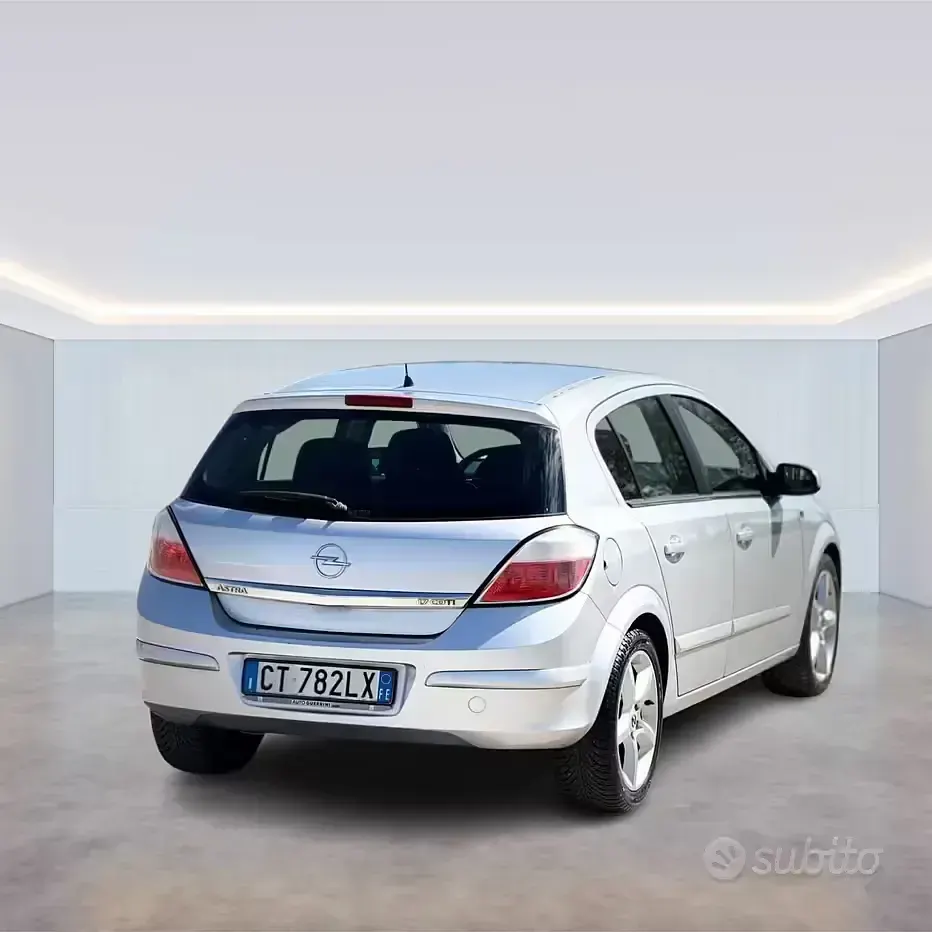 Usata Opel Astra 101 CV (74 kW) 2005 Grigio Berlina