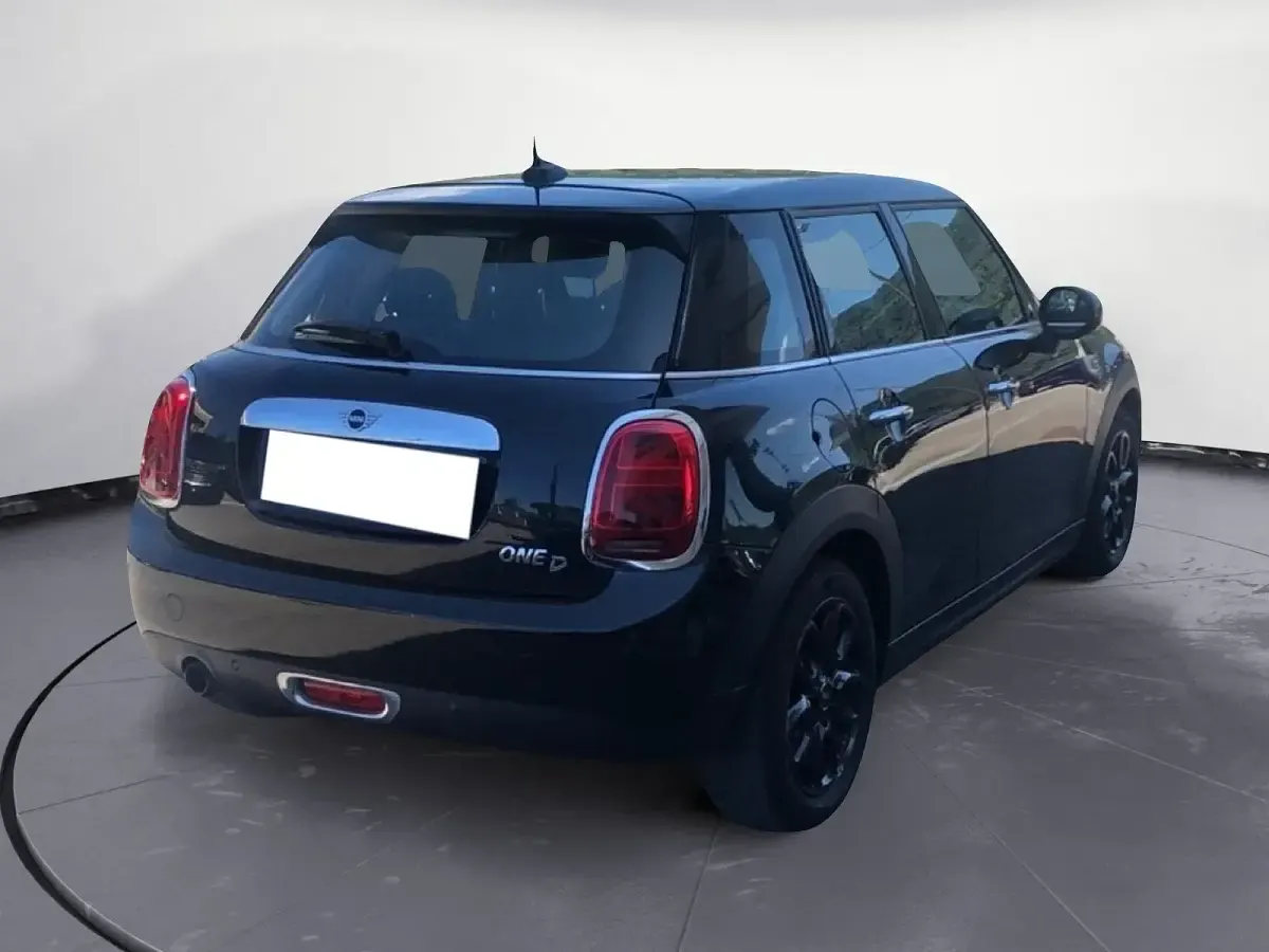 Usata Mini One D Business 95 CV (69 kW) 2018 Nero Utilitaria