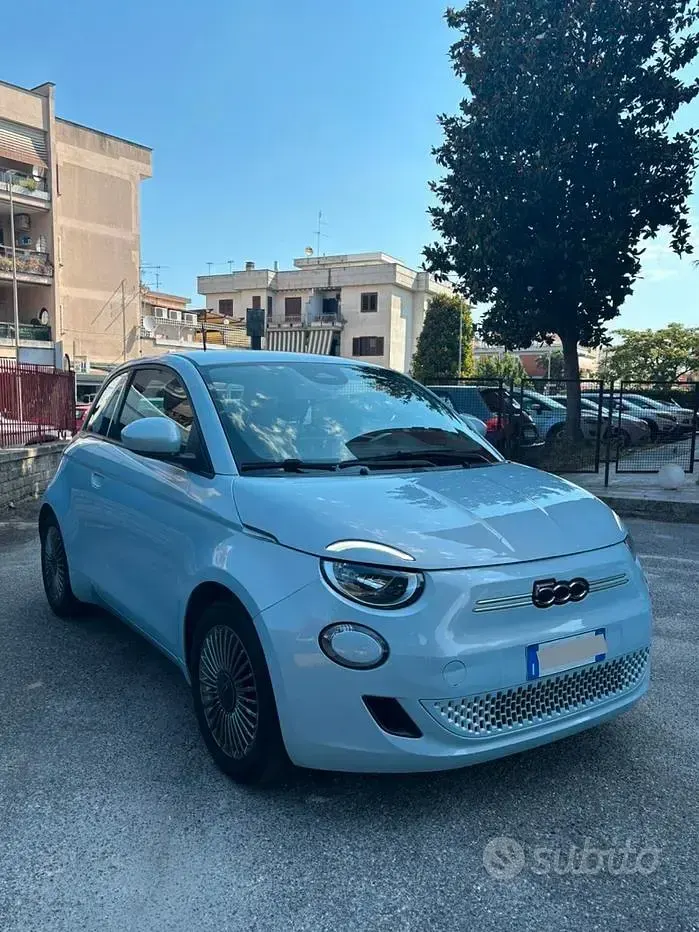 Usata Fiat 500e Icon 42 kW (58 CV) 2021 Bluazzurro Berlina