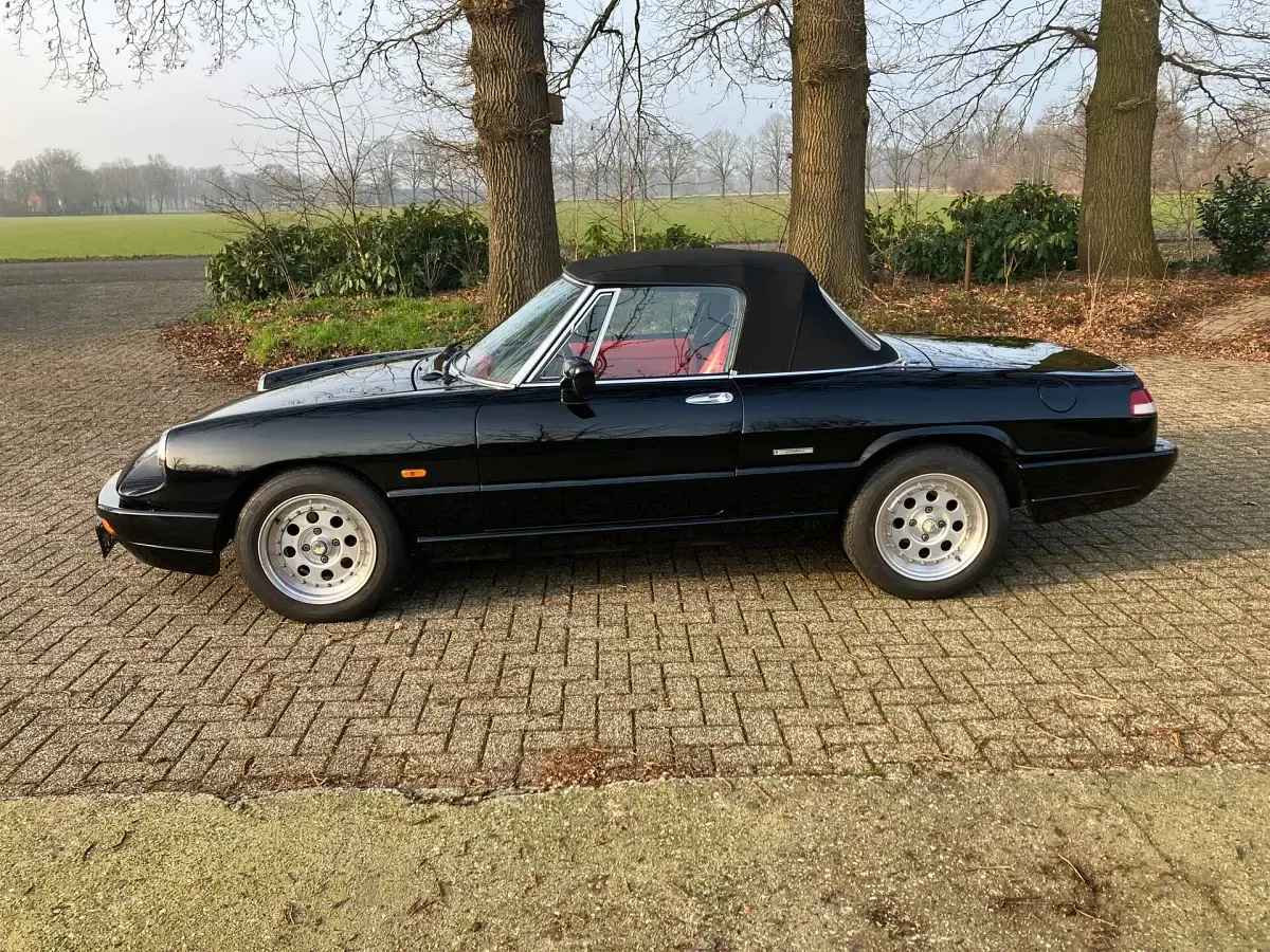 Usata Alfa Romeo Spider 120 CV (88 kW) 1991 Nero Cabrio