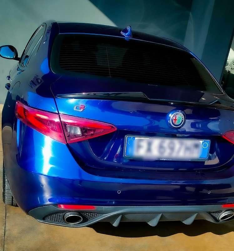 Usata Alfa Romeo Giulia Executive 160 CV (117 kW) 2019 Blu/azzurro Berlina
