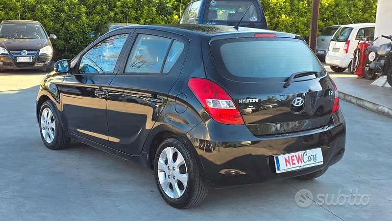 Usata Hyundai i20 Edition 78 CV (57 kW) 2012 Nero Utilitaria