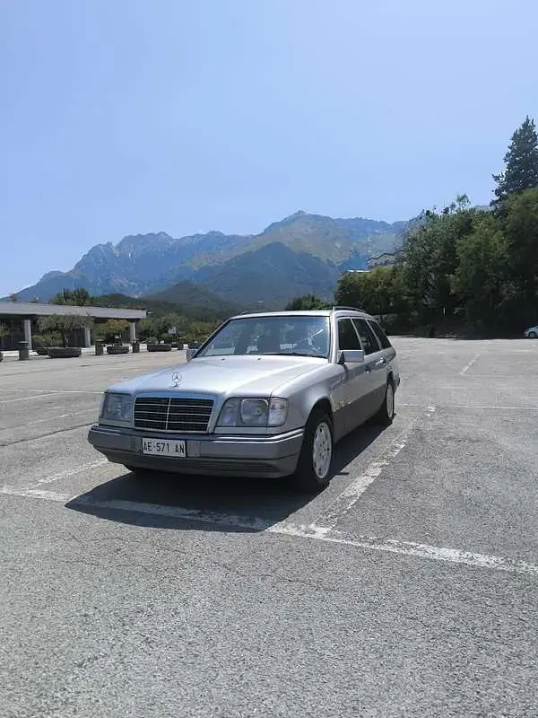 Usata Mercedes 200 136 CV (100 kW) 1995 Argento Station wagon