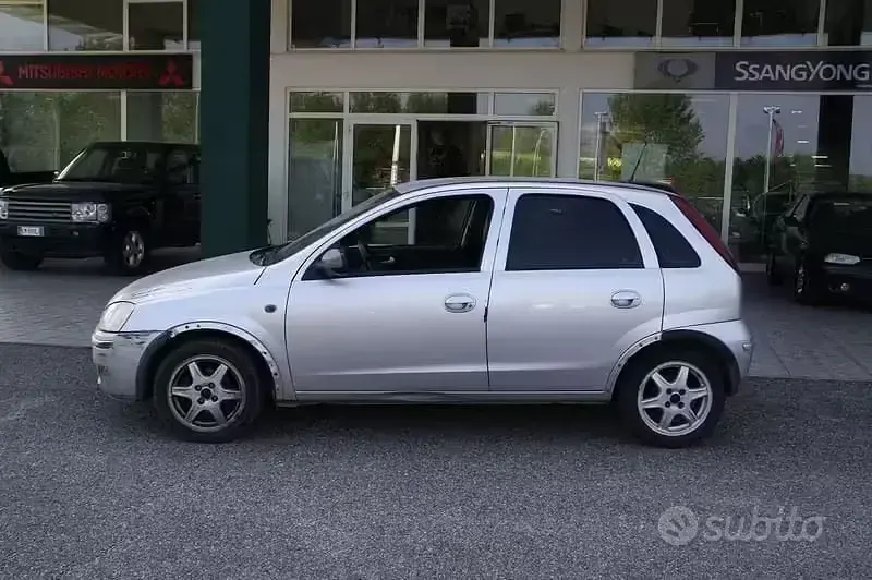 Usata Opel Corsa Club 75 CV (55 kW) 2005 Grigio Utilitaria