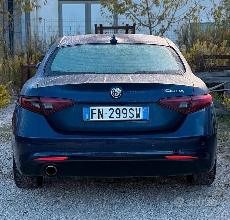 Blu/azzurro Usata 2018 Alfa Romeo Giulia Berlina | 12.000 € (Super prezzo) - Immagine 1/4