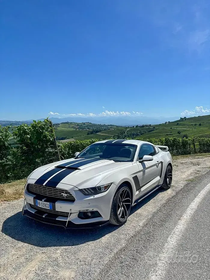 Usata Ford Mustang Fastback 317 CV (233 kW) 2017 Bianco Coupé
