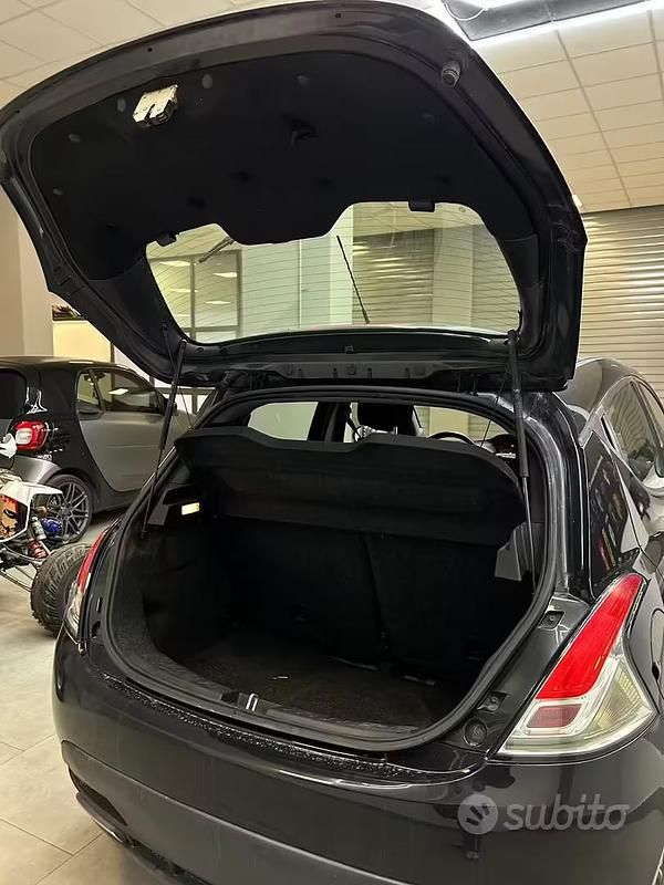 Usata Lancia Ypsilon S 69 CV (50 kW) 2013 Nero Utilitaria