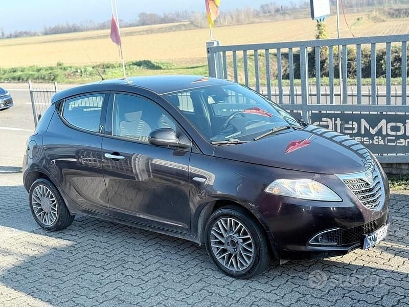 Usata Lancia Ypsilon 69 CV (50 kW) 2012 Viola Utilitaria