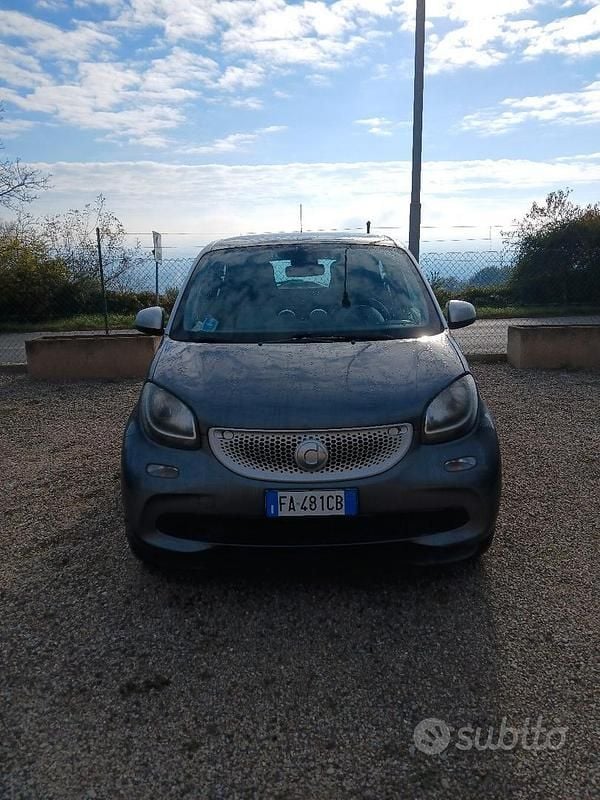 Begagnad Smart ForFour 2015 Grå Halvkombi