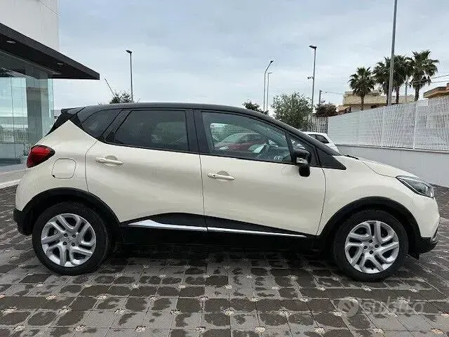 Usata Renault Captur Intens 90 CV (66 kW) 2014 Beige SUV