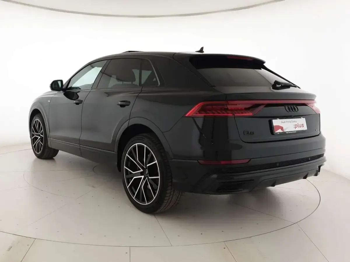 Usata Audi Q8 Sport 286 CV (210 kW) 2023 Nero mito metallizzato SUV