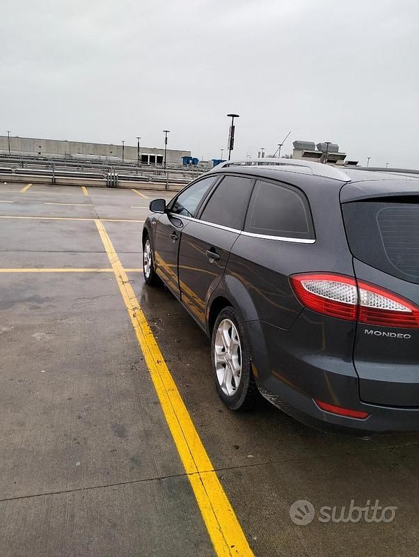 Grigio Usata 2011 Ford Mondeo Station wagon | 3000 € (Buon prezzo) - Immagine 1/4