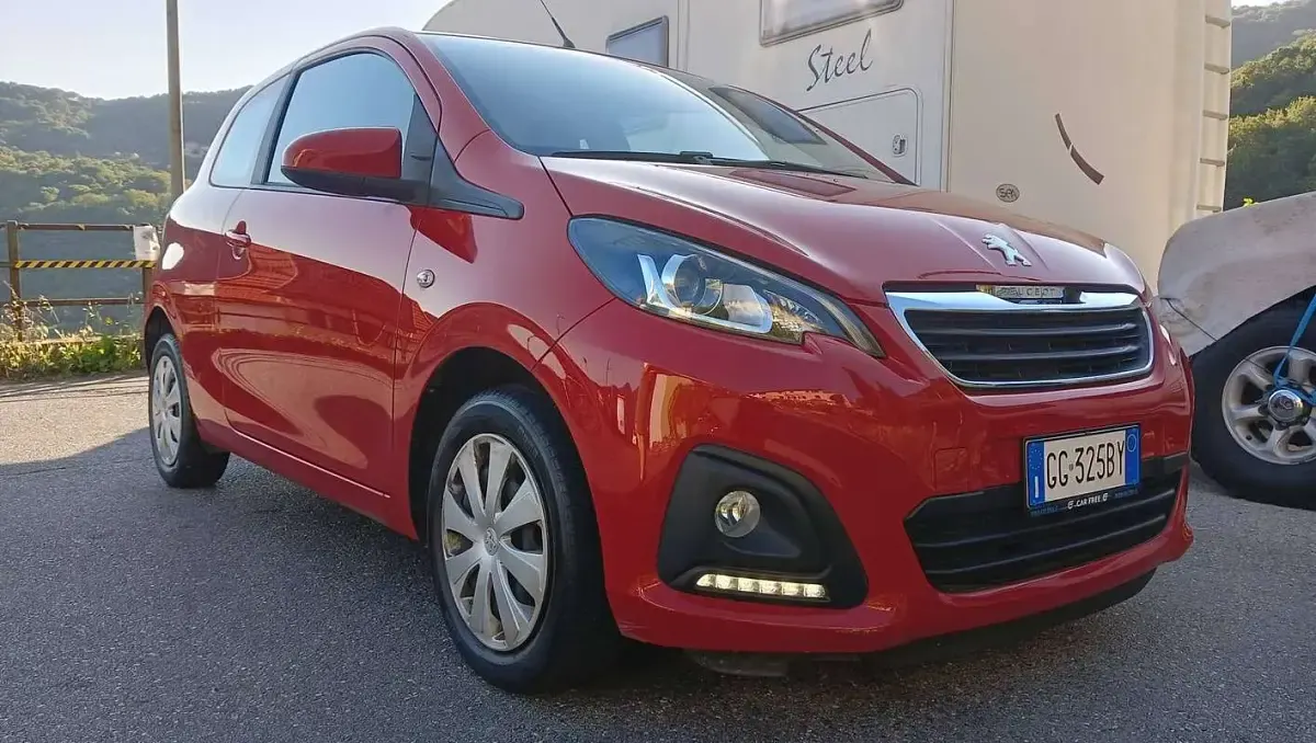 Usata Peugeot 108 Active 72 CV (52 kW) 2021 Rosso Utilitaria