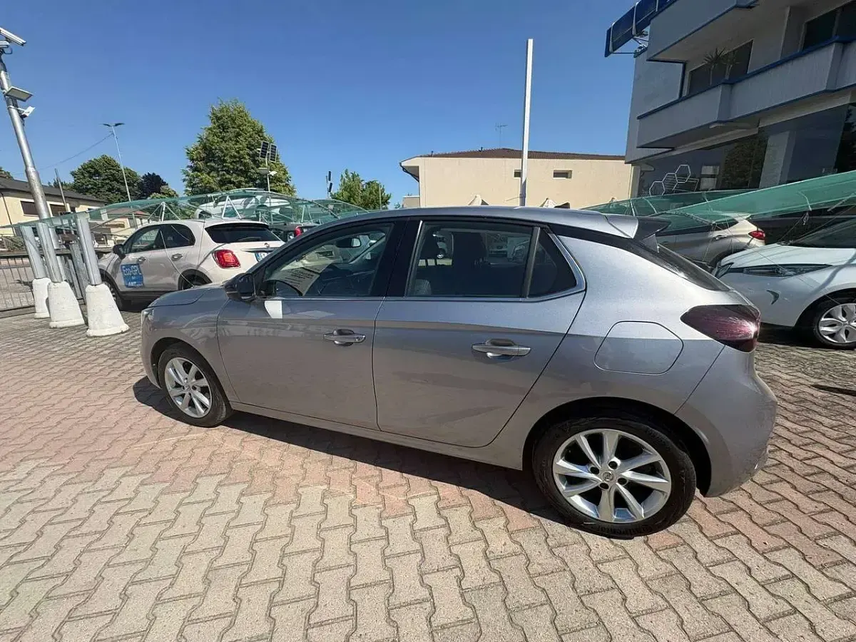 Usata Opel Corsa Elegance 75 CV (55 kW) 2021 Argento Utilitaria