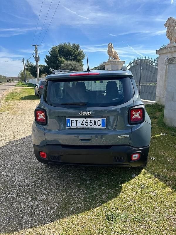 Occasion Jeep Renegade 120 ch (88 kW) 2018 Gris SUV