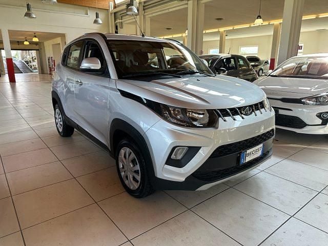 Usata Mahindra KUV100 87 CV (63 kW) 2023 Argento SUV