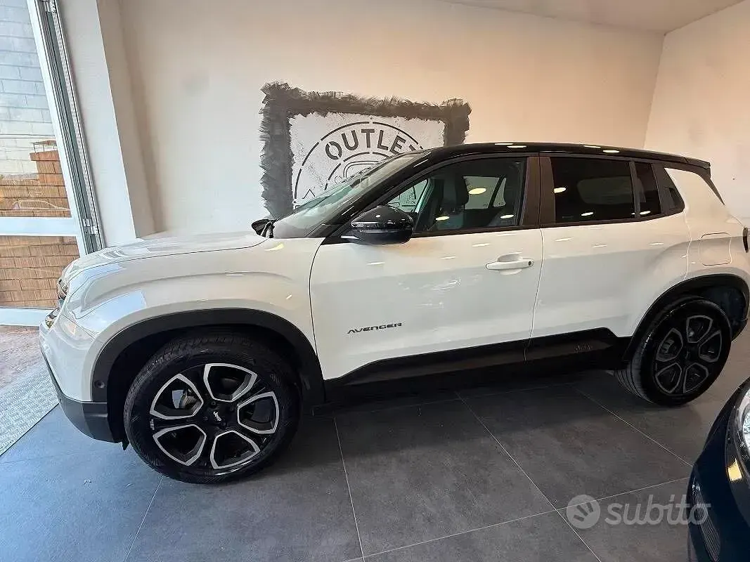 Usata Jeep Avenger Summit 101 CV (74 kW) 2024 Bianco SUV