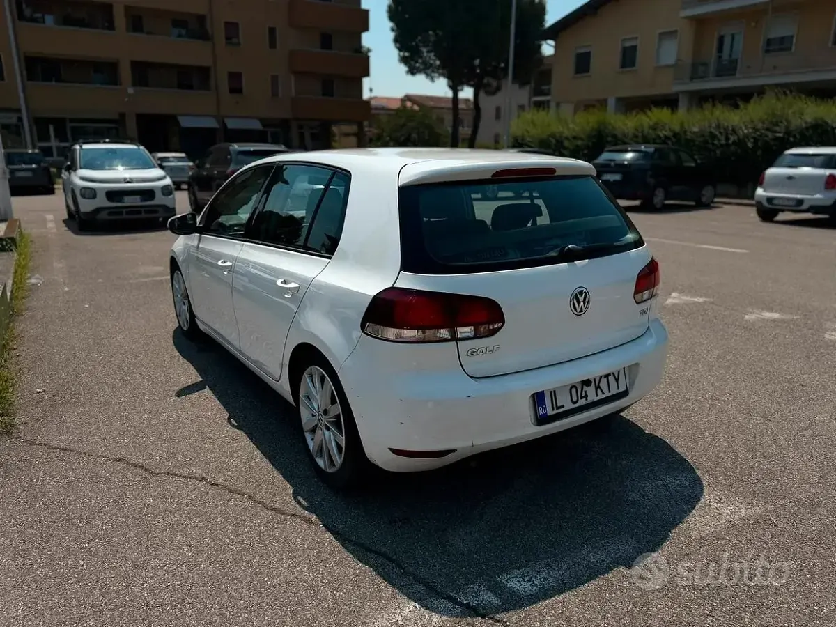 Usata VW Golf VII 102 CV (75 kW) 2012 Bianco Berlina