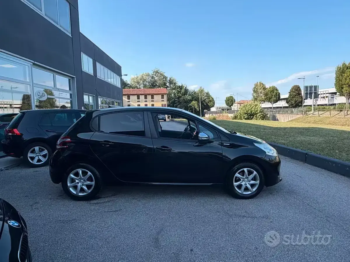 Usata Peugeot 208 82 CV (60 kW) 2013 Grigio Utilitaria