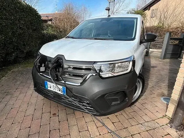 Usata Renault Kangoo 50 kW (69 CV) 2026 Bianco Monovolume
