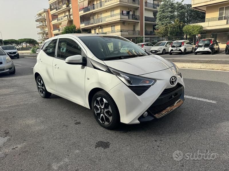 Usata Toyota Aygo Connect Style 72 CV (52 kW) 2020 Bianco Utilitaria