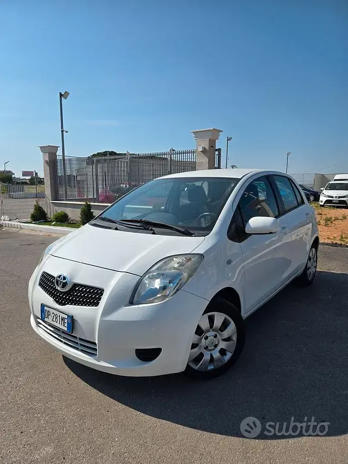 Usata Toyota Yaris Sol 69 CV (50 kW) 2008 Bianco Utilitaria