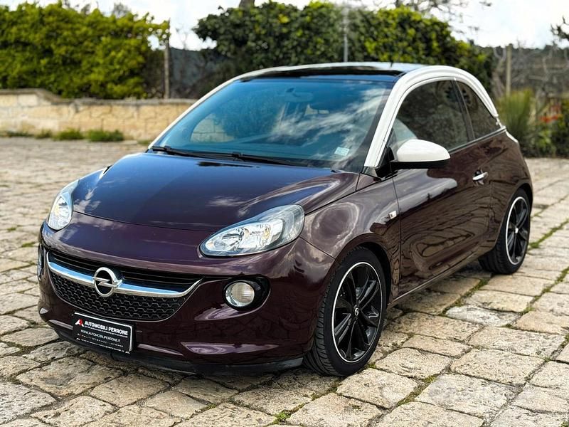 Usata Opel Adam Glam 70 CV (51 kW) 2014 Rosso Utilitaria
