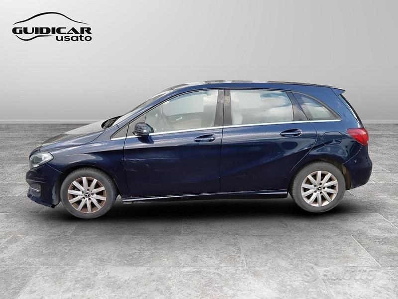 Usata Mercedes 180 2017 Blu Berlina