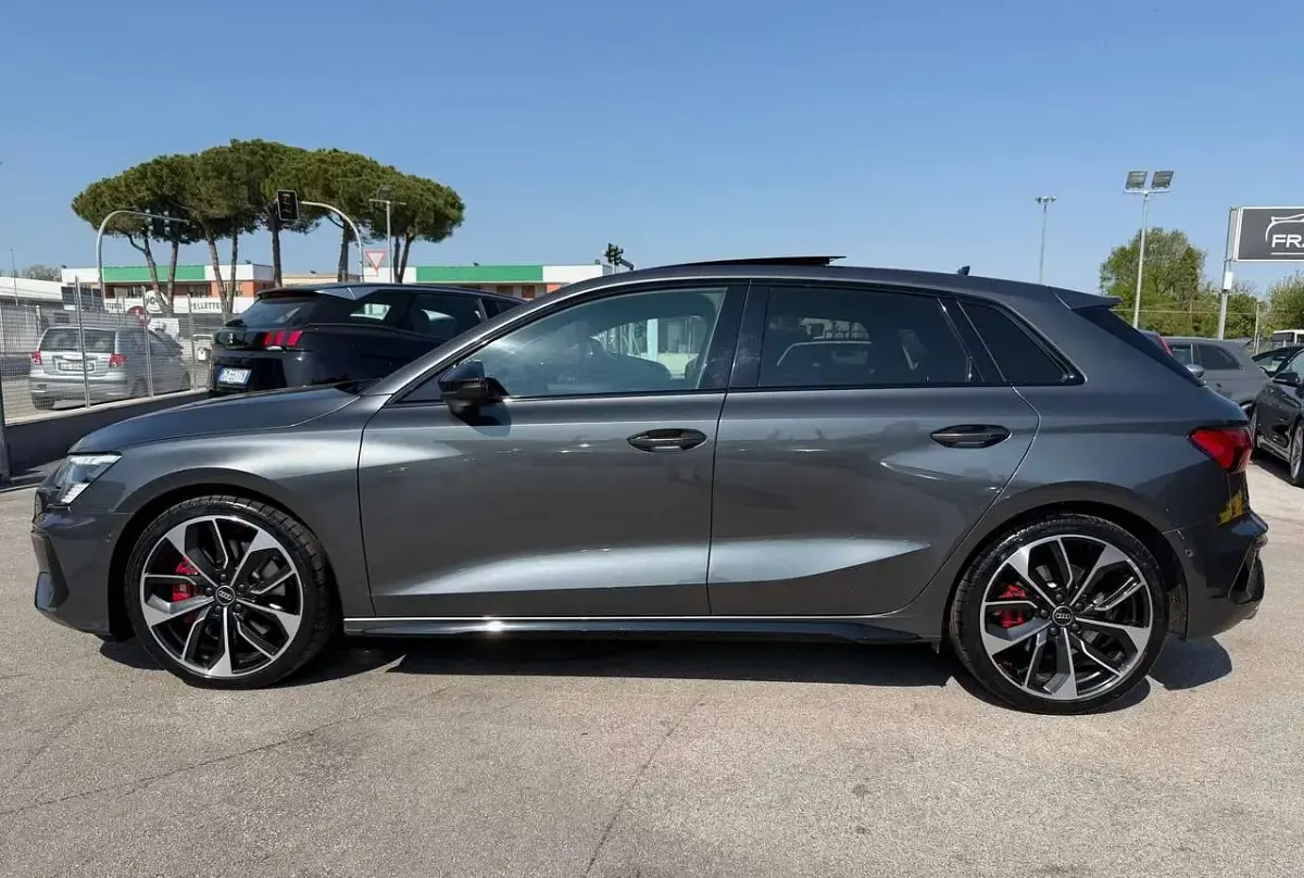 Usata Audi S3 Ambiente 310 CV (228 kW) 2023 Grigio daytona metallizzato Berlina