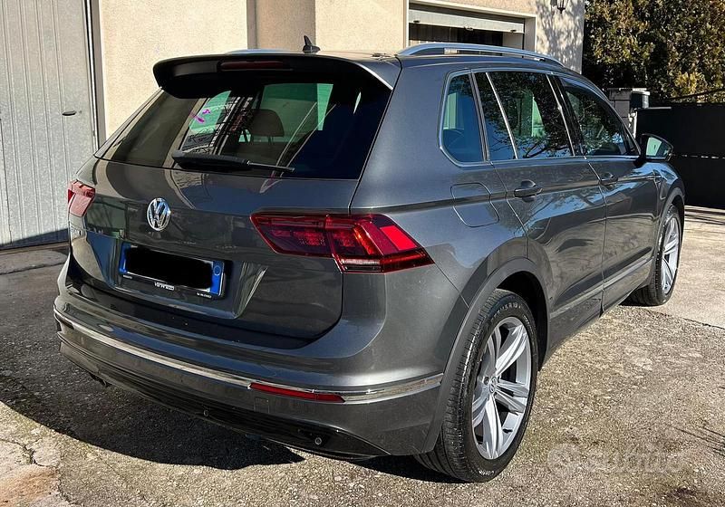 Usata VW Tiguan R-line 150 CV (110 kW) 2018 Grigio SUV