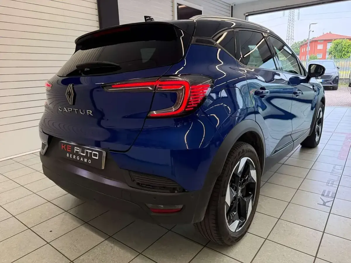 Usata Renault Captur Techno 101 CV (74 kW) 2025 Blu tetto grigio SUV