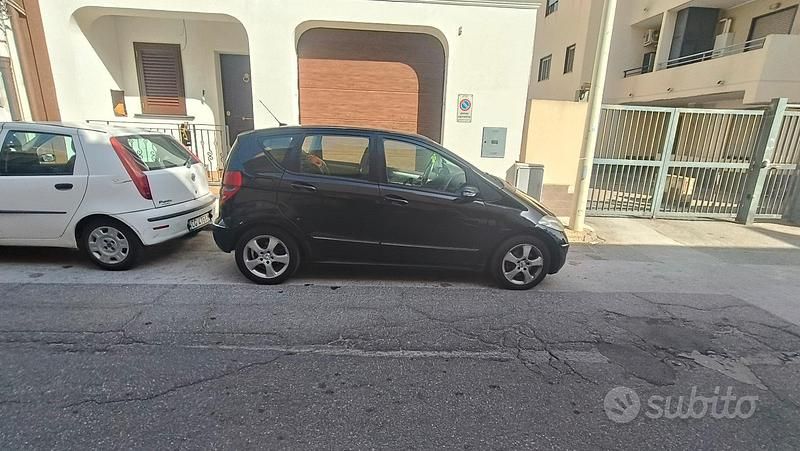 Nero Usata 2006 Mercedes A200 Due volumi | 2000 € (Ottimo prezzo) - Immagine 1/4