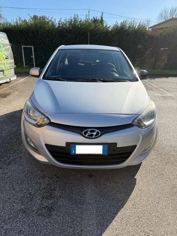 Argento Usata 2014 Hyundai i20 Utilitaria | 4200 € (Ottimo prezzo) - Immagine 1/4