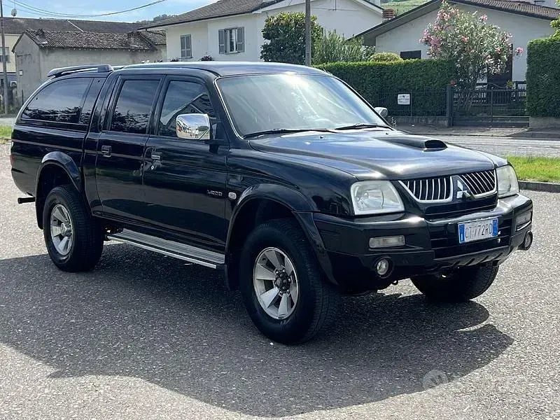 Usata Mitsubishi L200 Intense 116 CV (85 kW) 2005 Nero Pick-up
