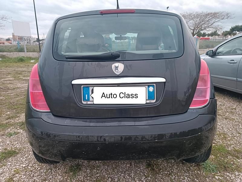 Usata Lancia Ypsilon 69 CV (50 kW) 2005 Nero Utilitaria