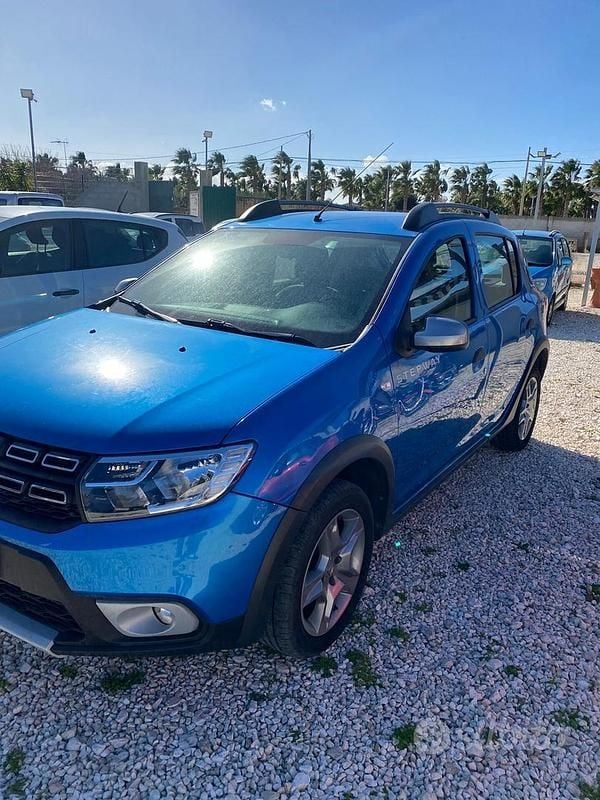 Usata Dacia Sandero Ambiance 90 CV (66 kW) 2017 Blu Berlina