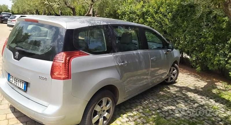 Usata Peugeot 5008 2013 Grigio Monovolume