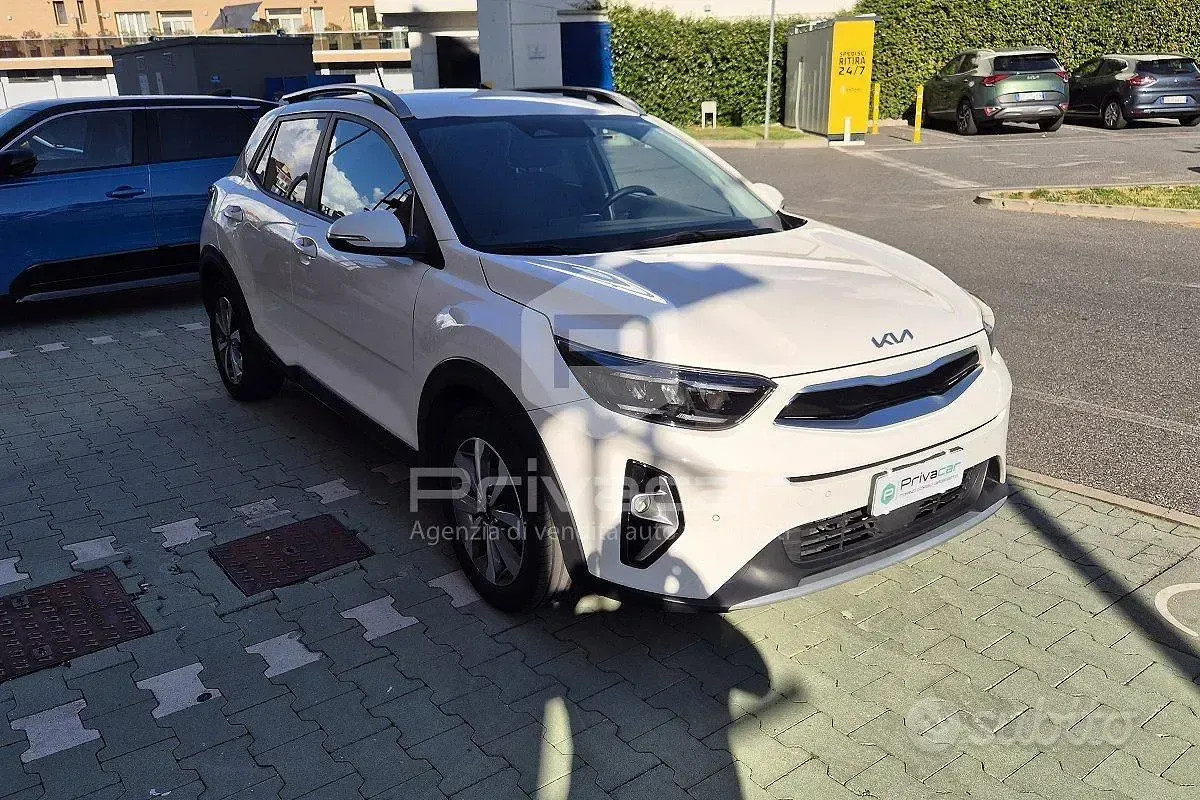 Usata Kia Stonic Urban 84 CV (61 kW) 2023 Bianco SUV