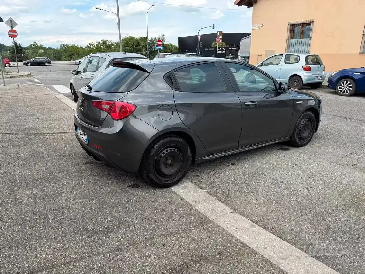Usata Alfa Romeo Giulietta Sprint 150 CV (110 kW) 2015 Grigio Utilitaria