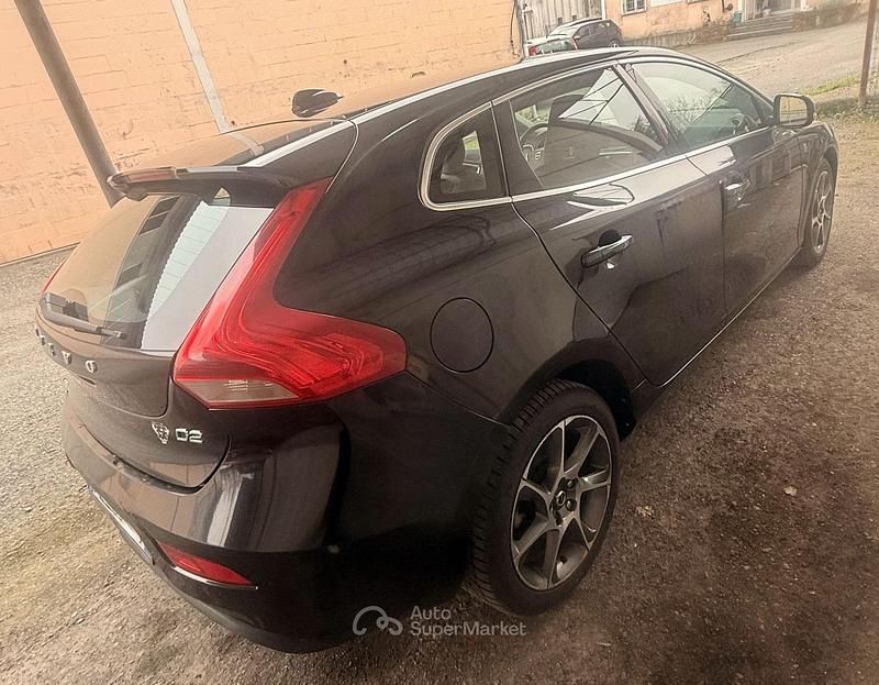 Usata Volvo V40 Ocean Race 120 CV (88 kW) 2016 Nero Berlina