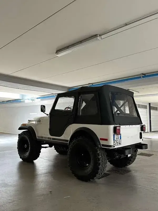 Usata Jeep CJ 204 CV (150 kW) 1979 Bianco