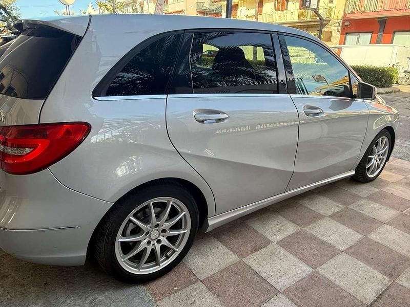 Usata Mercedes B180 Premium 109 CV (80 kW) 2012 Other Monovolume