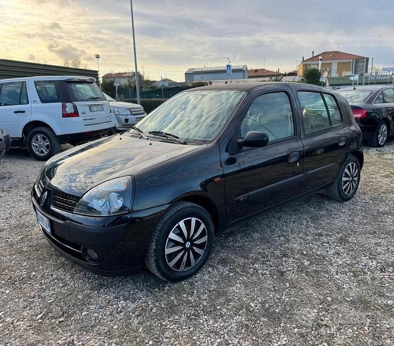 Usata Renault Clio II 75 CV (55 kW) 2002 Nero Berlina
