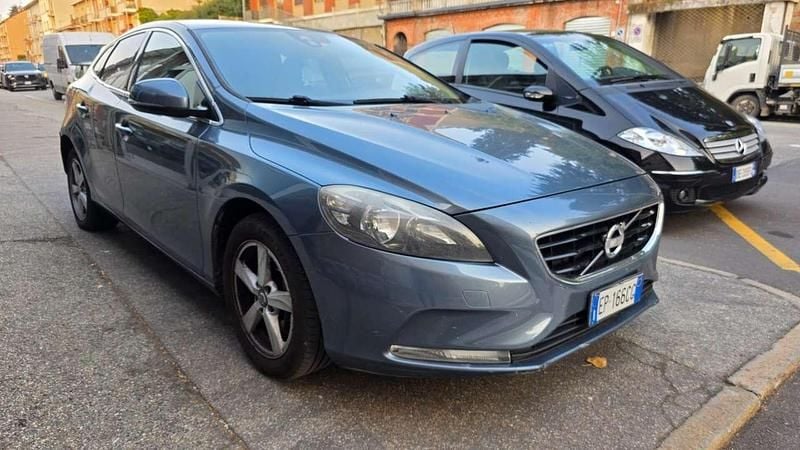 Blu Usata 2013 Volvo V40 Momentum Tre volumi | 3490 € (Buon prezzo) - Immagine 1/4