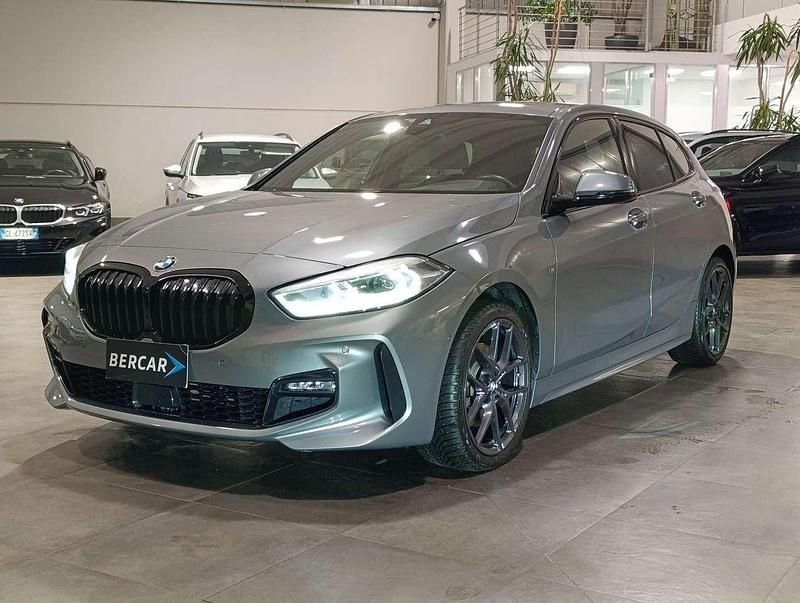 Antracite Usata 2023 BMW 118 M Sport Due volumi | 26.200 € (Buon prezzo) - Immagine 1/4